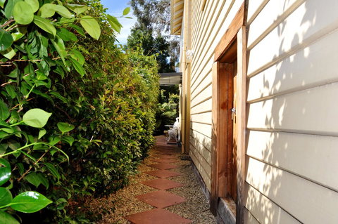 Belton Apartments-Hedge Cottage - Tourism Adelaide 5