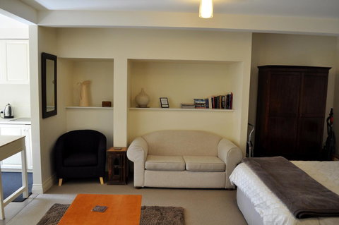 Belton Apartments-Hedge Cottage - Tourism Adelaide 6