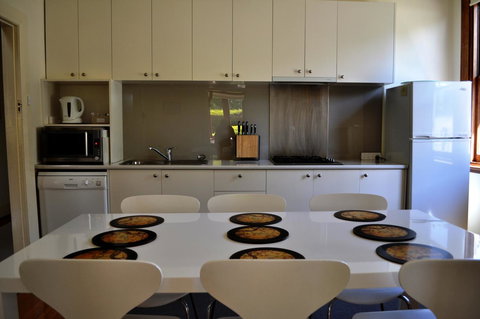 Belton Apartments-Hedge Cottage - Tourism Adelaide 12