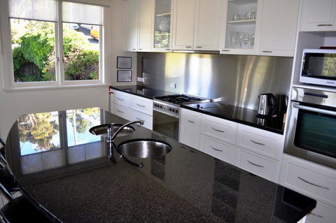 Belton Apartments-Hedge Cottage - Tourism Adelaide 25