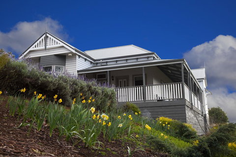 House On The Hill Bed And Breakfast - Tourism Adelaide 0