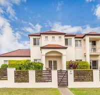 Nice home in the Regatta waters estate close to theme parks - Tourism Adelaide