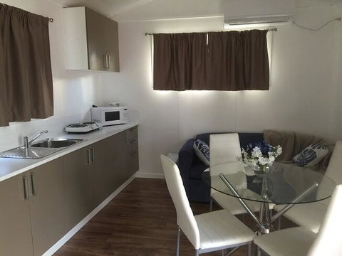 Oakridge Motel Tourist Park - Tourism Adelaide 3