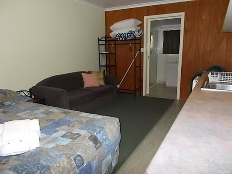 Oakridge Motel Tourist Park - Tourism Adelaide 0