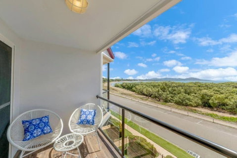 Ocean Breeze, Near Parks And Rowes Bay - Tourism Adelaide 1