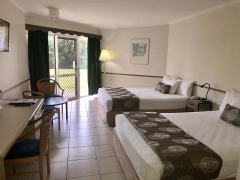 Ocean International Hotel - Tourism Adelaide 1