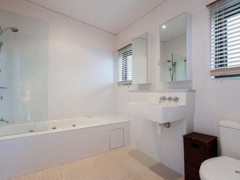 One Mile Ridge', 12a/26 One Mile Close - Stunning Views, Air Con, Infinity Pool - Tourism Adelaide 2