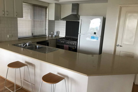 Panoramic Blue Bay Views - 3 Bedroom Townhouse - Tourism Adelaide 3