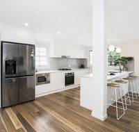 Park Avenue Terrace House Sleeps 9 - Tourism Adelaide