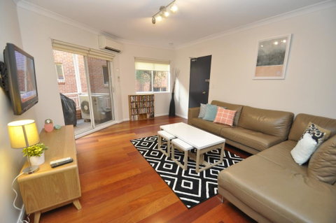 Parramatta Self-Contained Two-Bedroom Apartment (4LEN) - Tourism Adelaide 0