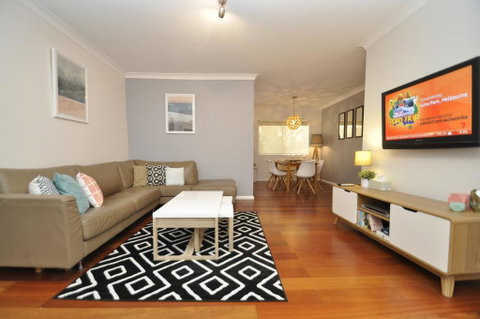 Parramatta Self-Contained Two-Bedroom Apartment (4LEN) - Tourism Adelaide 1