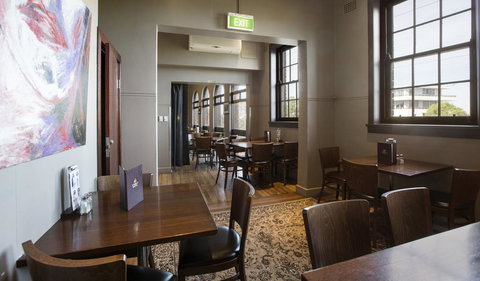 Pymble Hotel - Tourism Adelaide 1