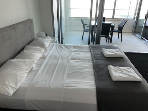 Q1 1 Bedroom Apartment On 30th Floor - Tourism Adelaide 3