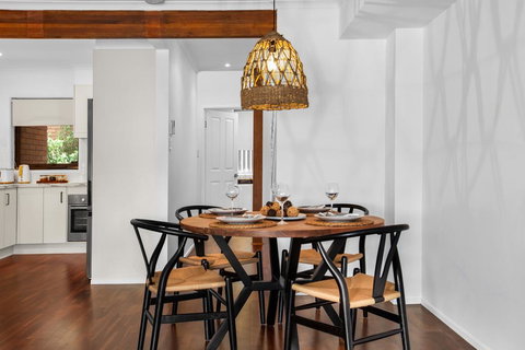 Quiet Waterfront Retreat In Family Neighbourhood - Tourism Adelaide 3