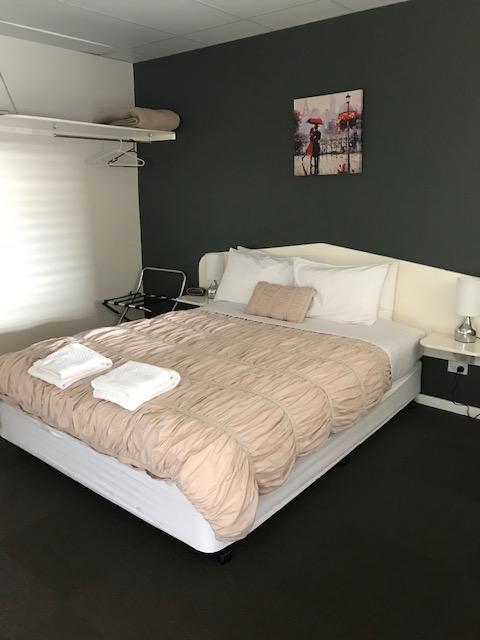 RAILWAY HOTEL MOTEL - Tourism Adelaide 3