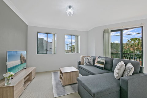 REDFERN 3 BEDROOM APARTMENT FREE PARKING WALK TO CENTRAL STATION NRE187 - Tourism Adelaide 0