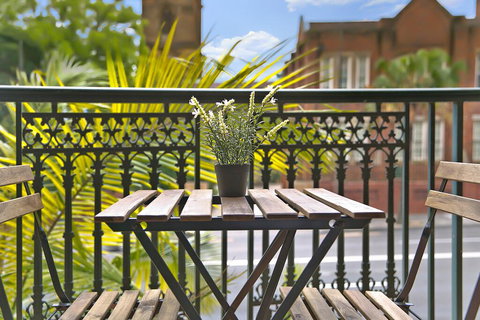 REDFERN 3 BEDROOM APARTMENT FREE PARKING WALK TO CENTRAL STATION NRE187 - Tourism Adelaide 1