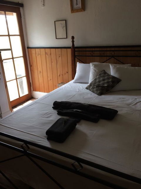 Redhaus Artist Cottage - Tourism Adelaide 3