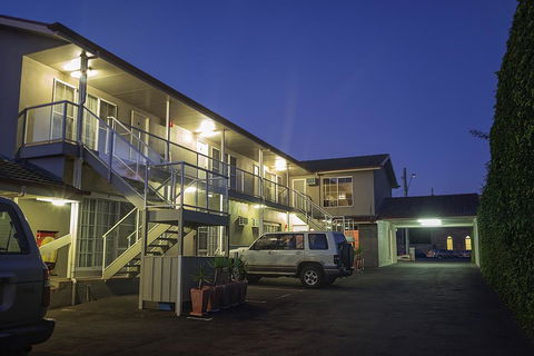 Redwood Manor Motel Apartments - Tourism Adelaide 1