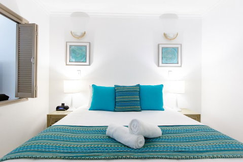 REGAL 32 APARTMENT - SPA BATH - Macrossan St - Tourism Adelaide 1
