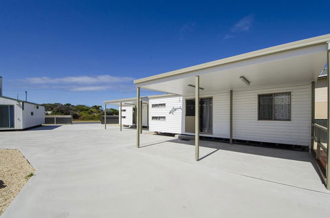 Rocks Retreat Cabin - Seal - Tourism Adelaide 1