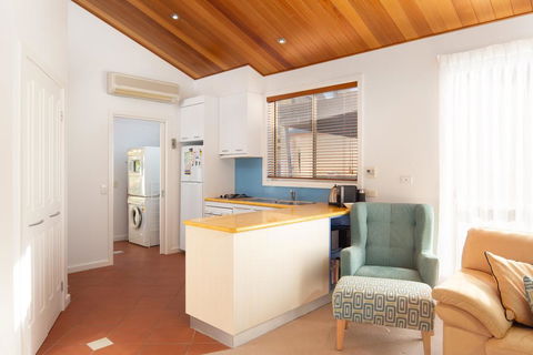 SAILS TWO - INVERLOCH - Tourism Adelaide 3