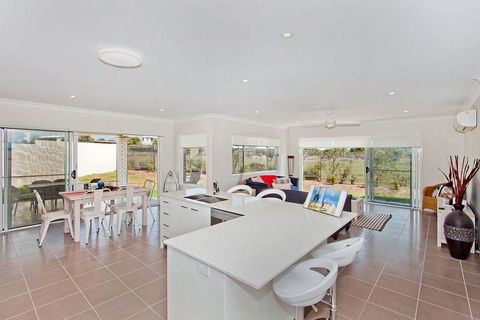 SALTY PAUSE @ BONDI HOUSE - Tourism Adelaide 1