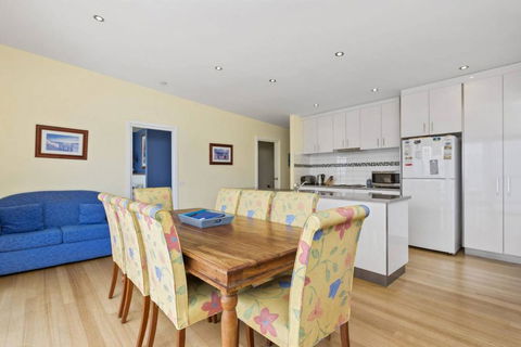 SEA SPECTACULAR - Seconds From The Beach! - Tourism Adelaide 3