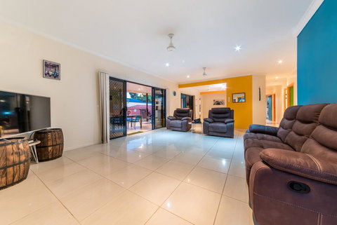 Seaside Hideaway- Hideaway Bay - Tourism Adelaide 3