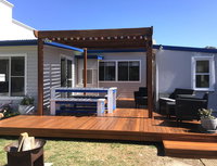 Shellharbour Beach Cottage - walk onto Patrolled beach with flags in summer