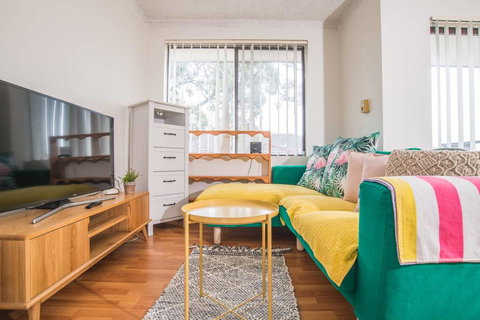 SIMPLE COMFORT! 2bed1bath Unit In Meadowbank - Tourism Adelaide 2