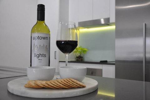 Spacious 2 Bed 2 Bath Unit - LUMA APARTMENTS - Tourism Adelaide 1