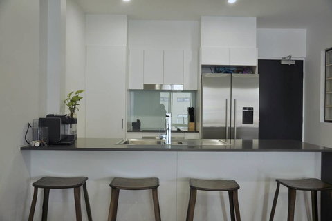 Spacious 2 Bed 2 Bath Unit - LUMA APARTMENTS - Tourism Adelaide 3