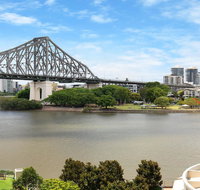 Spacious Executive 3 Bedroom - Brisbane CBD - Views - Pool - WIFI - Free parking - Tourism Adelaide