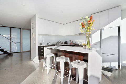 StayCentral On Oxford Penthouse - Tourism Adelaide 1