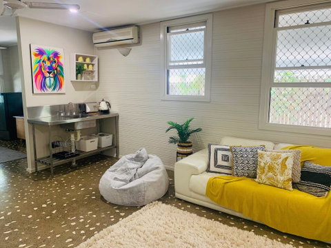Stranded In Oz Stay In Relaxing Environment, FREE WIFI, NETFLIX, POOL, AIR CON - Tourism Adelaide 2