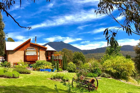 STUNNING HOME WITH AMAZING VIEWS - Just 20 Mins To The City And Only 10 To MONA! - Tourism Adelaide 1