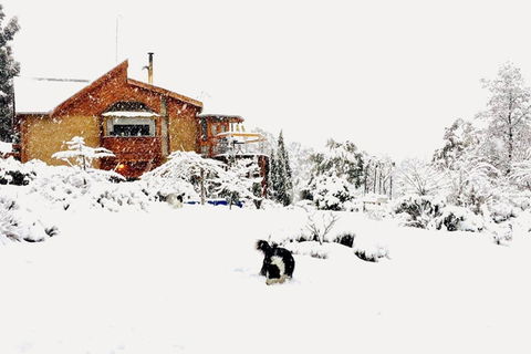 STUNNING HOME WITH AMAZING VIEWS - Just 20 Mins To The City And Only 10 To MONA! - Tourism Adelaide 0