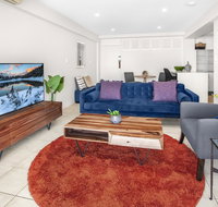 Stylish 2-Bed Apartment with Sweeping River Views - Tourism Adelaide