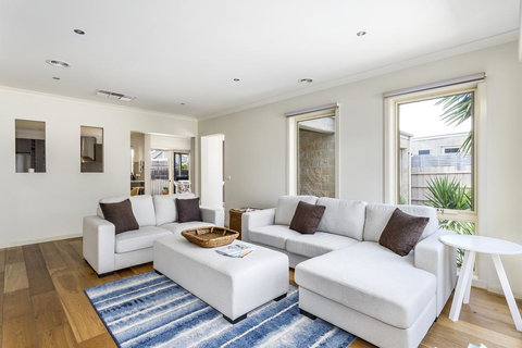 Summer Breeze - Tourism Adelaide 0