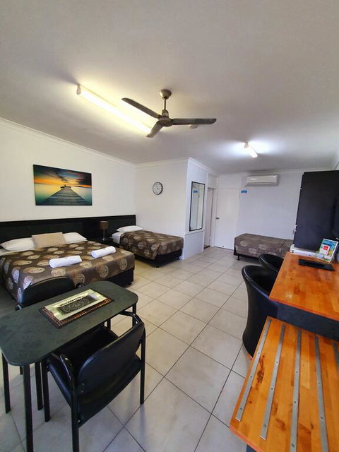 Sunseeker Motel - Tourism Adelaide 3