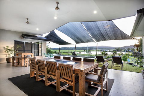 Sunset Retreat Airlie Beach Rural Getaway - Tourism Adelaide 3