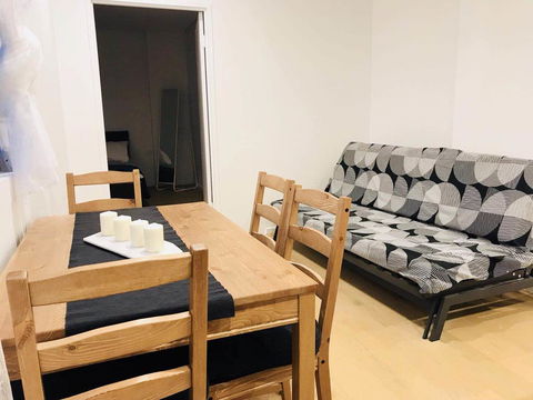 Sunset View 2 Bedroom Apt Next To Station - Tourism Adelaide 1