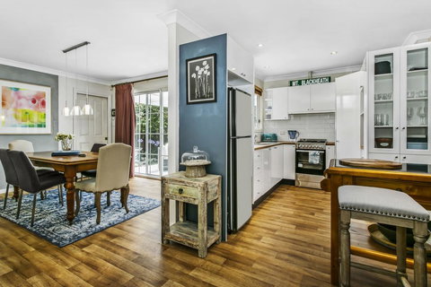 Swanbrook - Tourism Adelaide 1