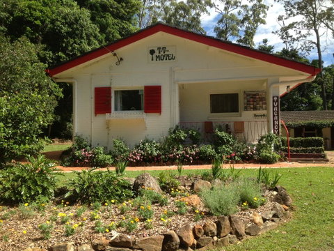 Tall Trees Motel Mountain Retreat - Tourism Adelaide 3