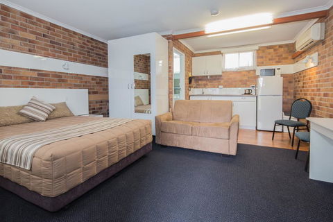 Tally Ho Motor Inn - Tourism Adelaide 0