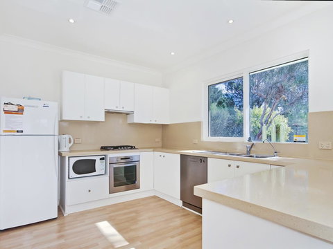 Tennis Elbow - Tourism Adelaide 2