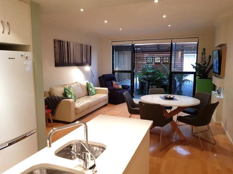 The Artisan - 3BR House In The City - Tourism Adelaide 0