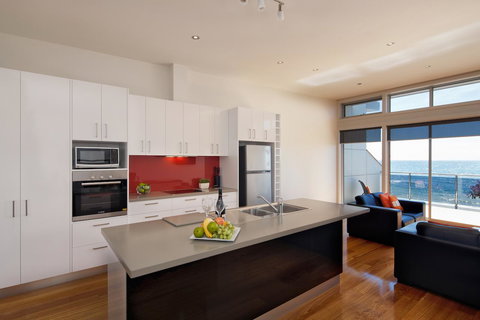 Penguin Waterfront Escape - Tourism Adelaide 11