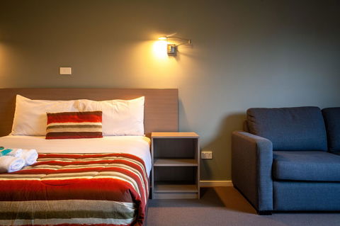 Kingston Hotel - Tourism Adelaide 8